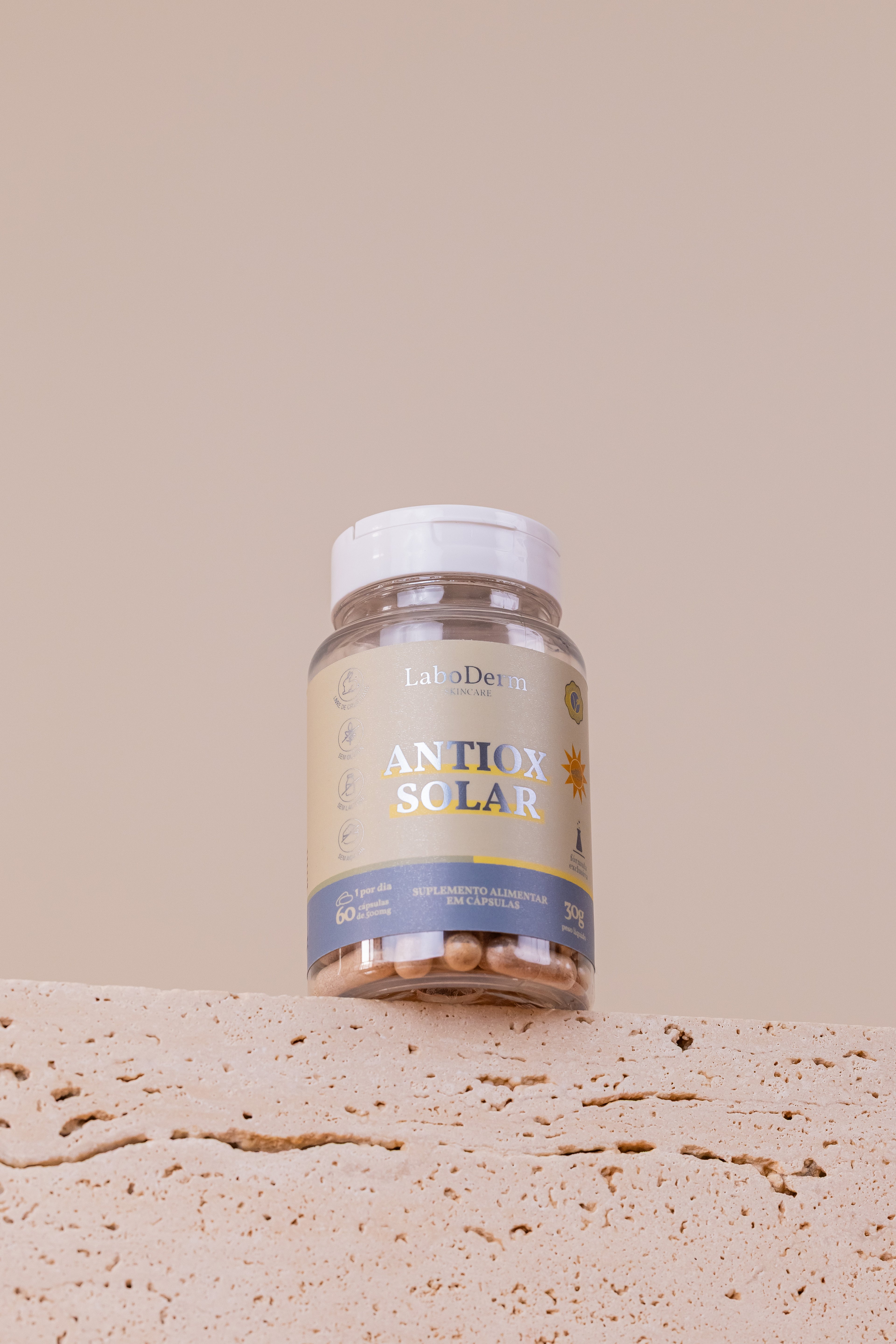 O novo ANTIOX SOLAR, Protetor Solar Oral - Com Pinus Pinaster + Ácido Hialurônico + Vitamina K2 + Resveratrol + 8 ativos - 60 cáps (tratamento para 2 meses)