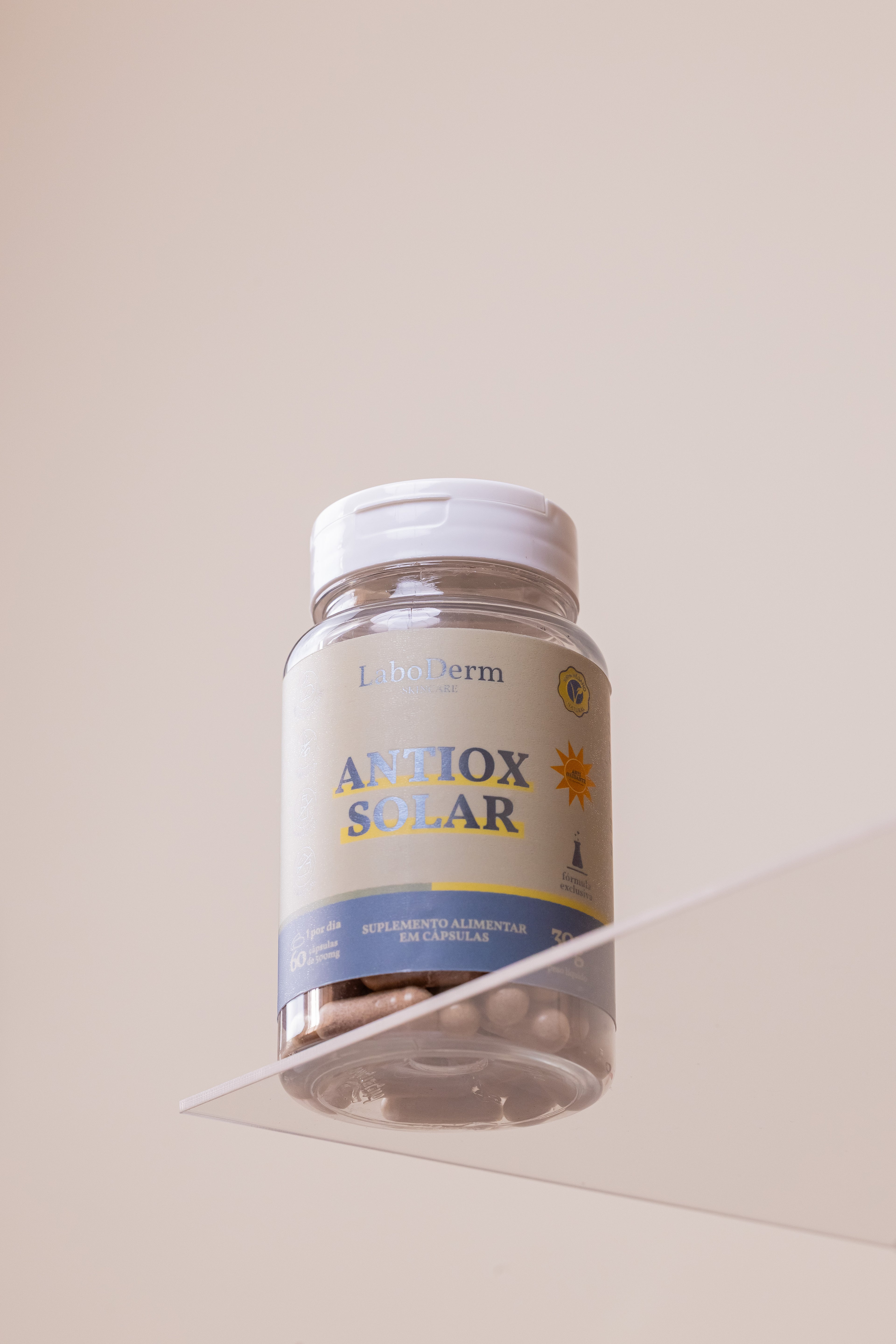 O novo ANTIOX SOLAR, Protetor Solar Oral - Com Pinus Pinaster + Ácido Hialurônico + Vitamina K2 + Resveratrol + 8 ativos - 60 cáps (tratamento para 2 meses)